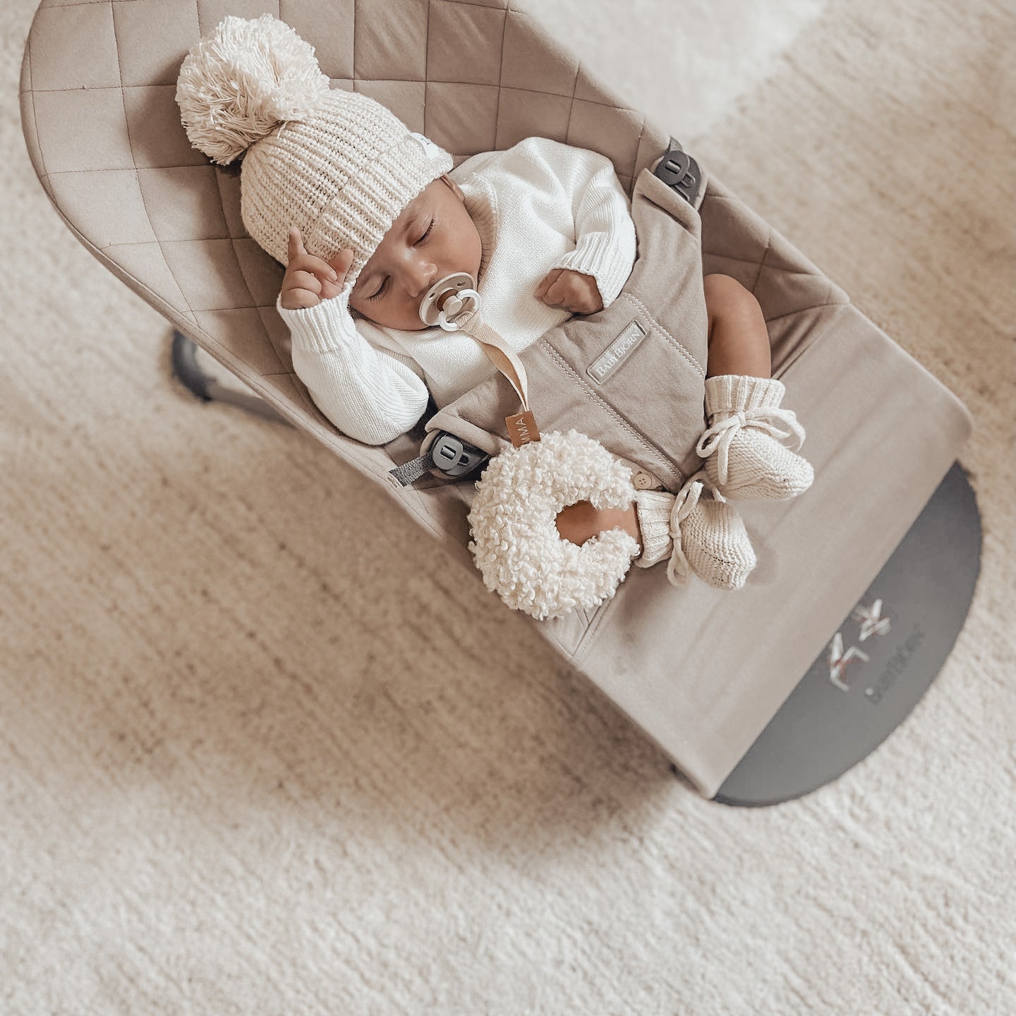 Fluffy dream dummy holder- Comforter