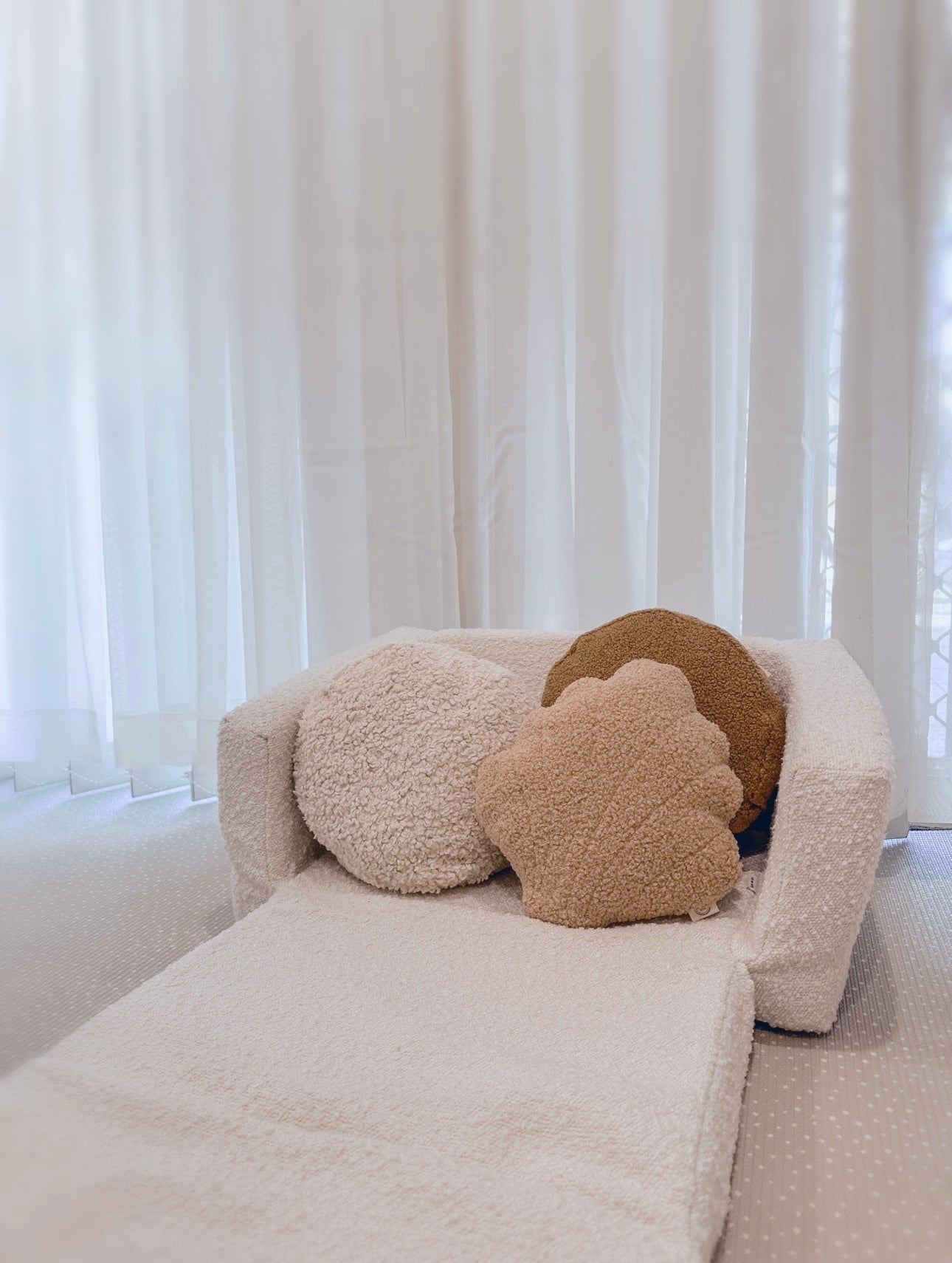 Fluffy round cushions