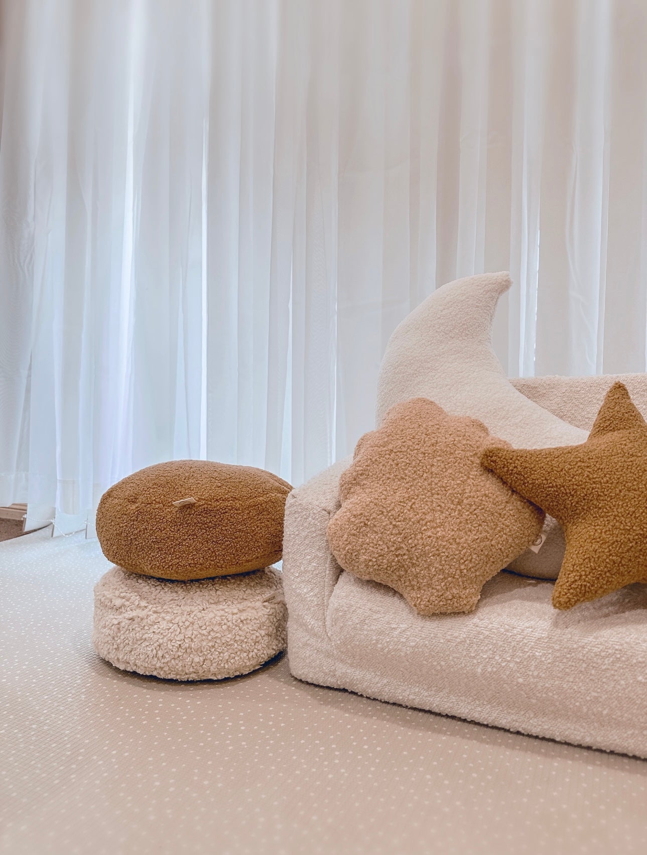 Fluffy round cushions