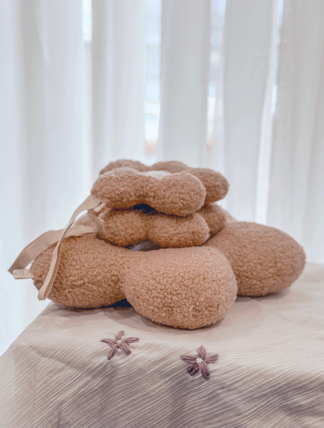 Daisy dummy holder- comforter