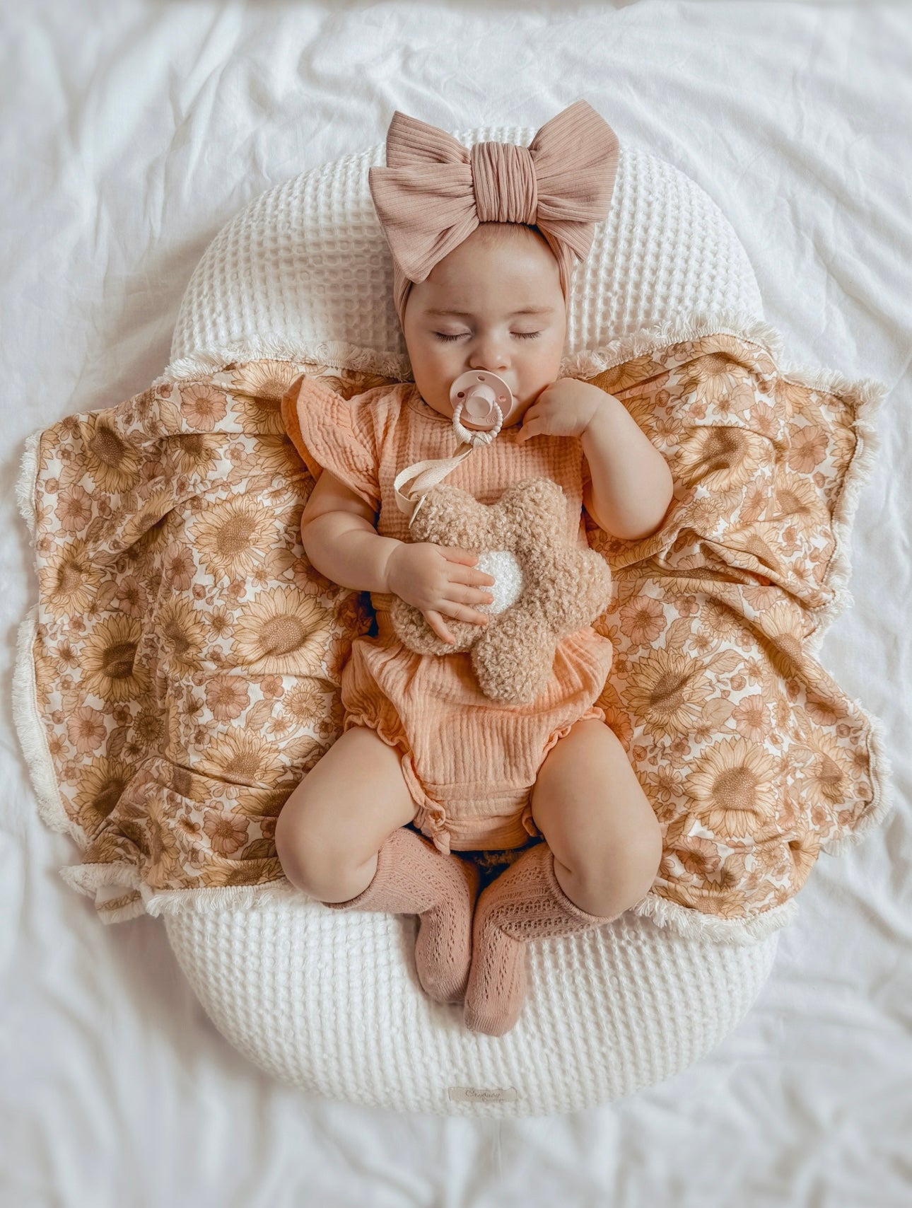 Daisy dummy holder- comforter