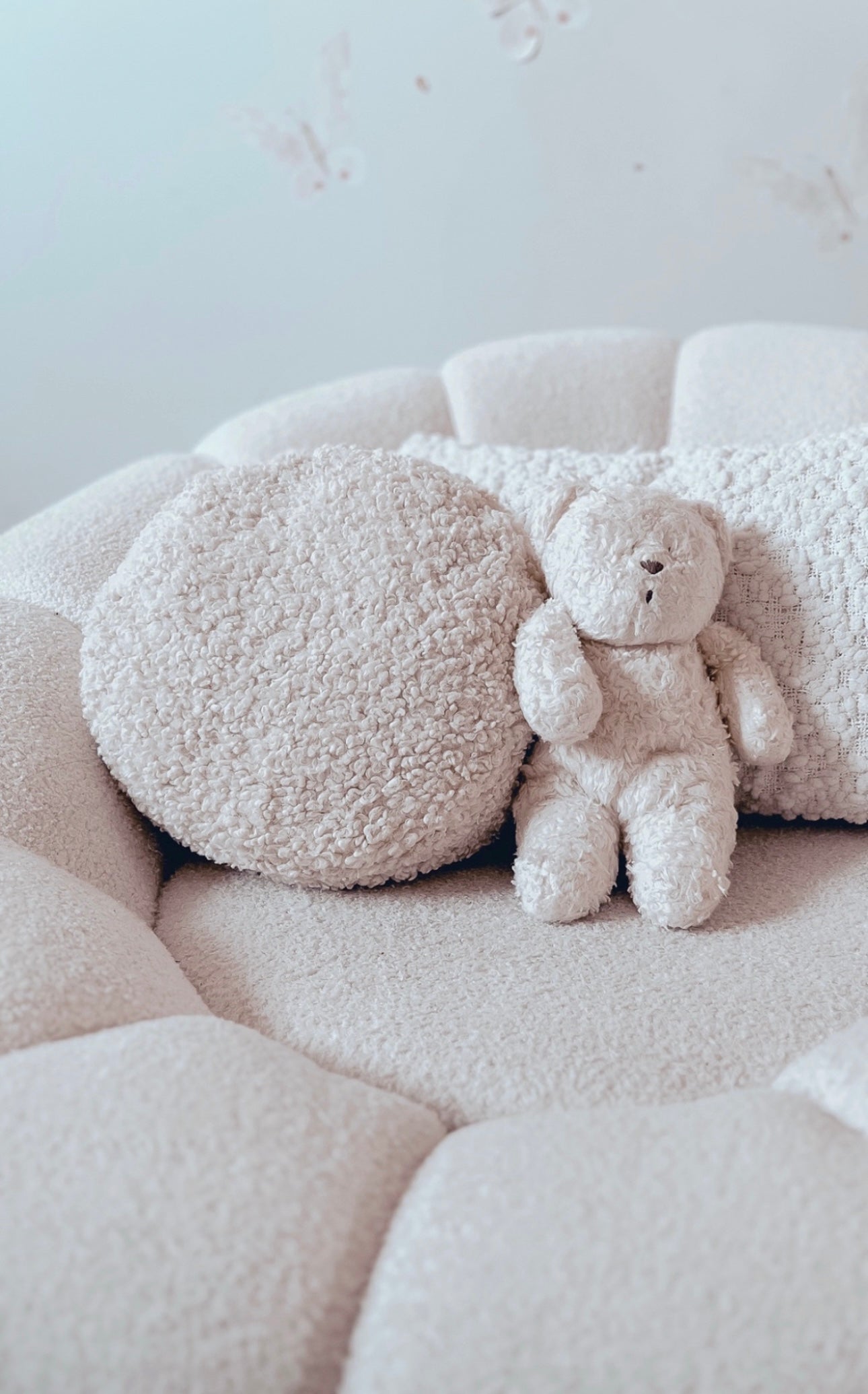 Fluffy round cushions