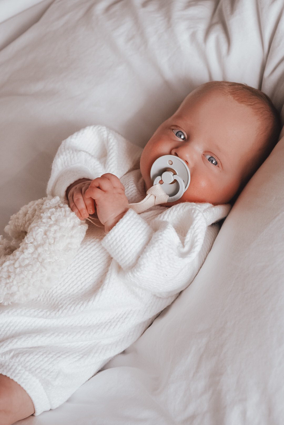 Fluffy dream dummy holder- Comforter
