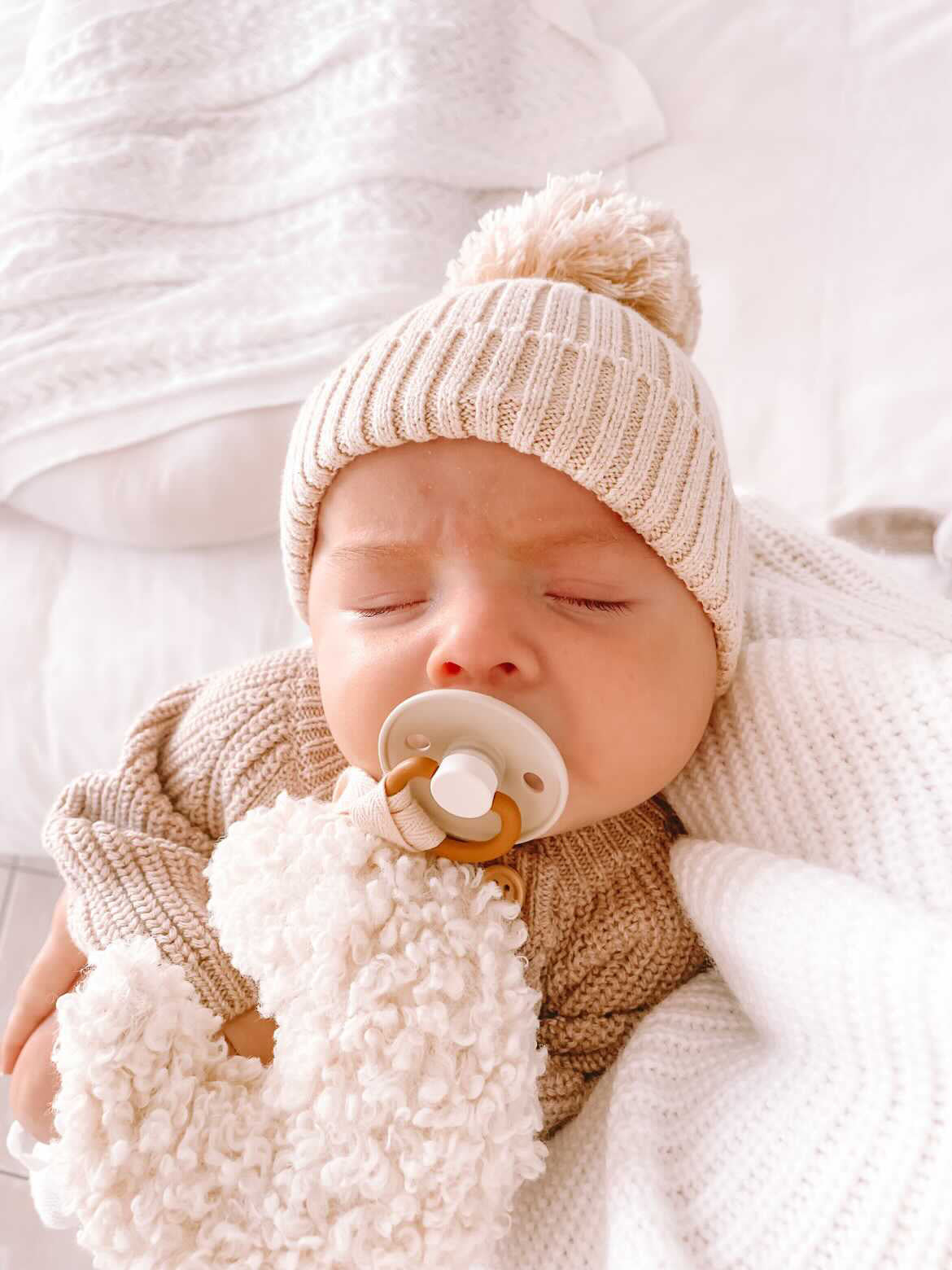 Fluffy dream dummy holder- Comforter