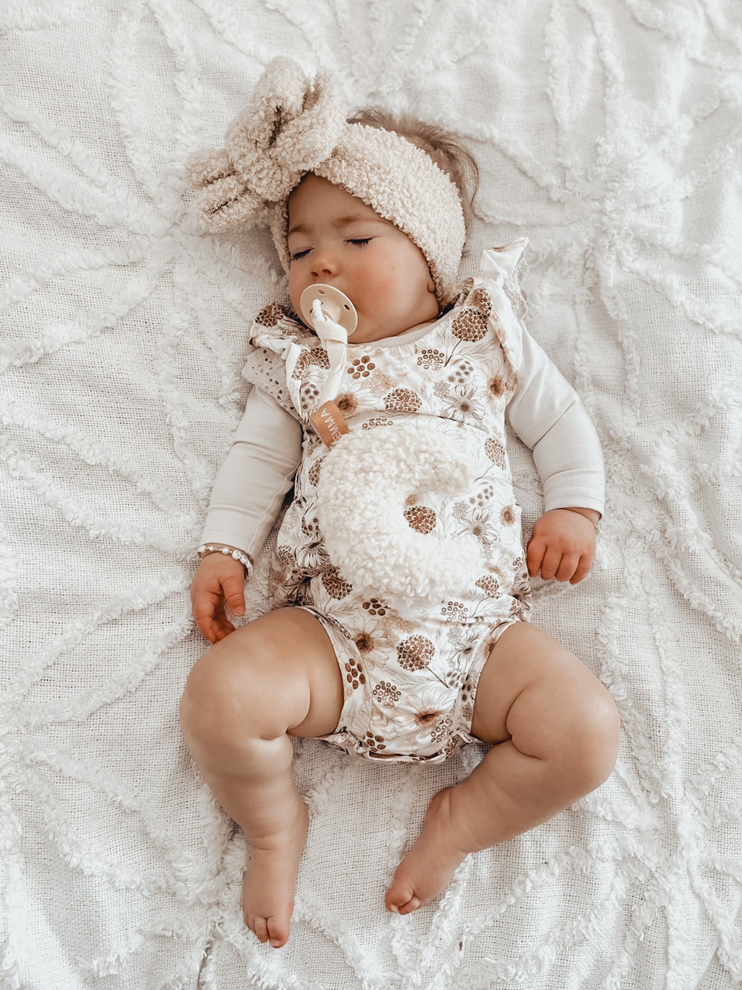 Fluffy dream dummy holder- Comforter