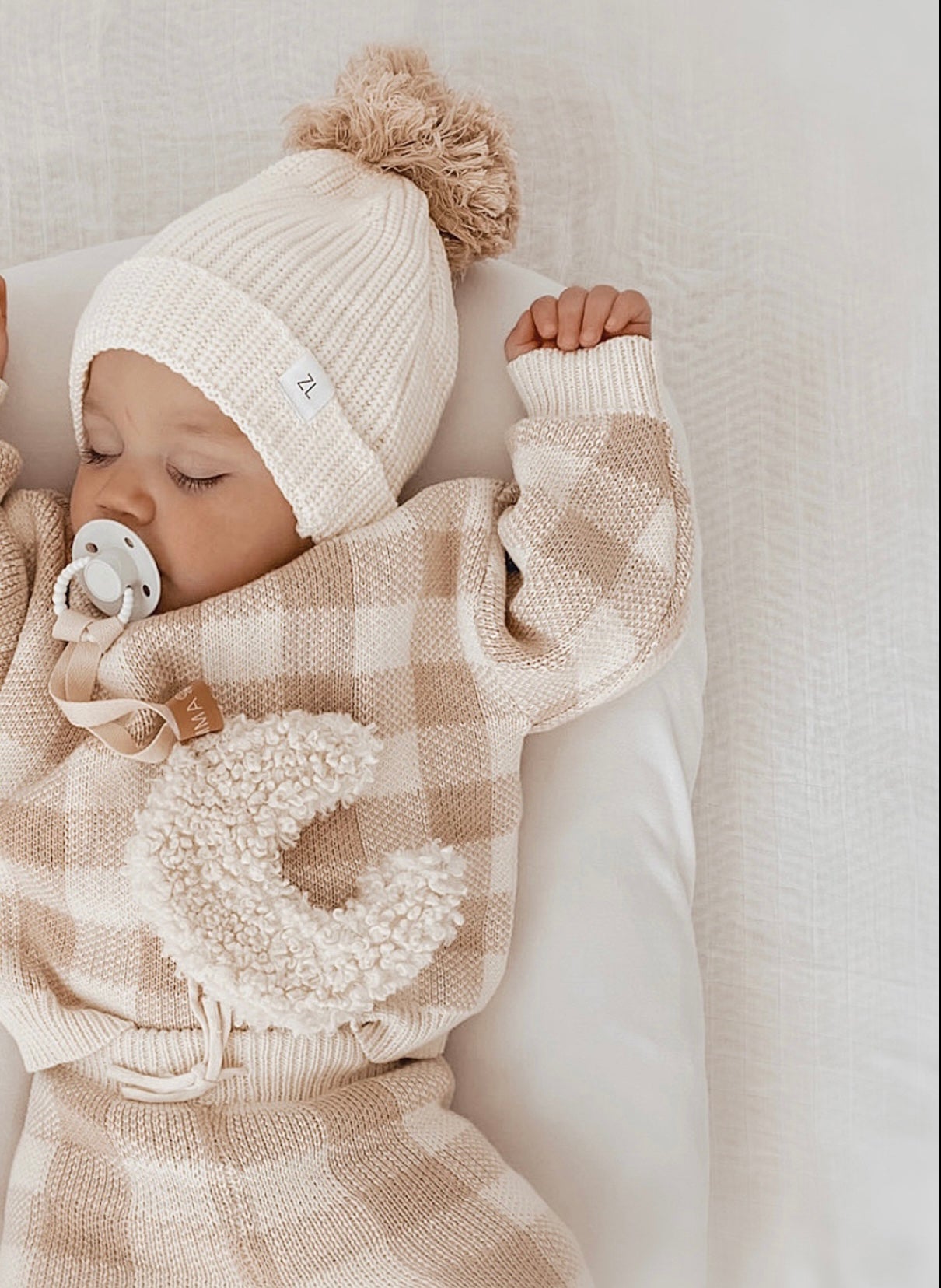 Fluffy dream dummy holder- Comforter