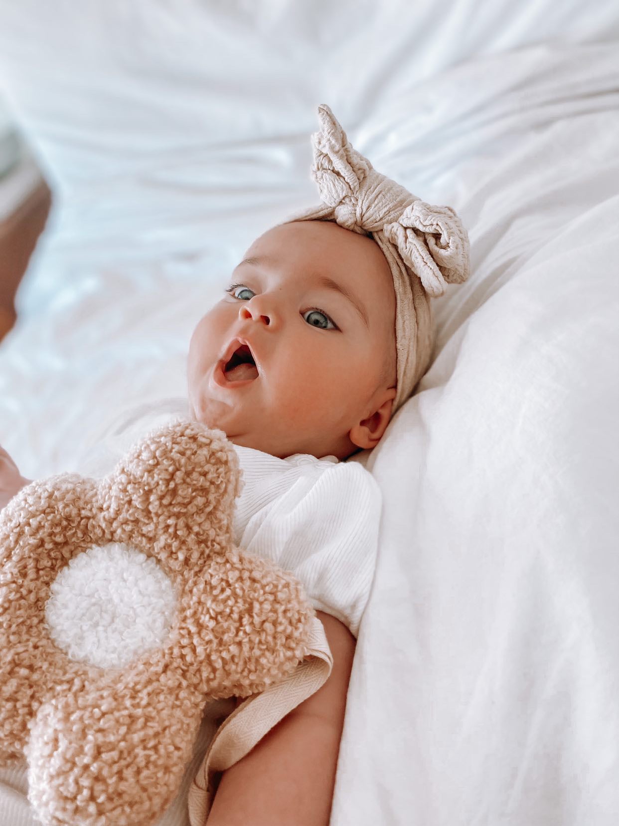 Daisy dummy holder- comforter
