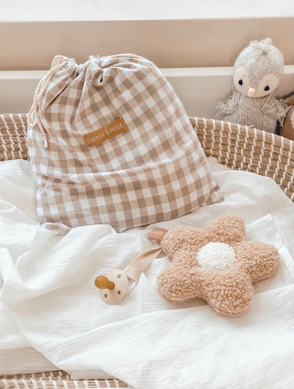 Daisy dummy holder- comforter