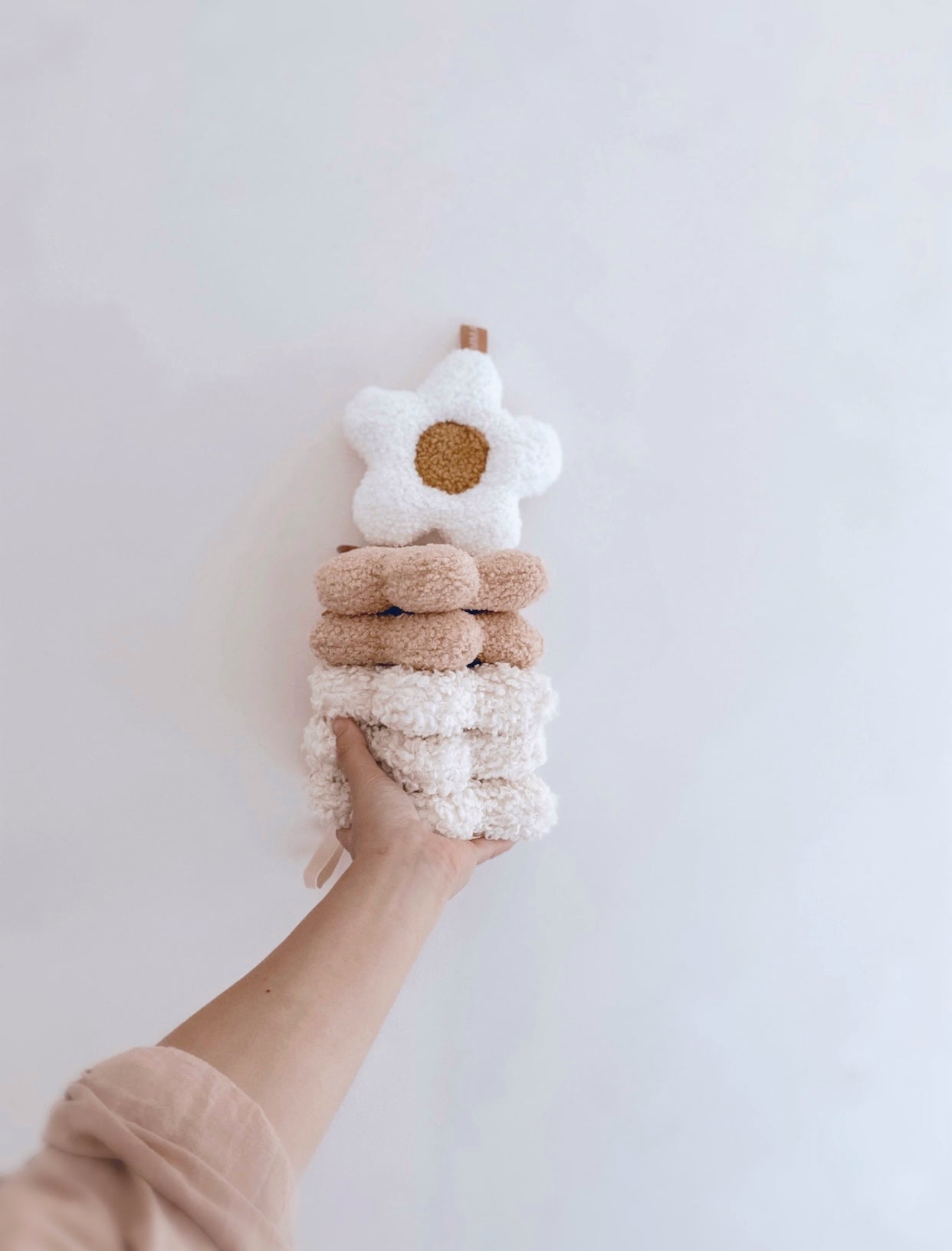 Daisy dummy holder- comforter