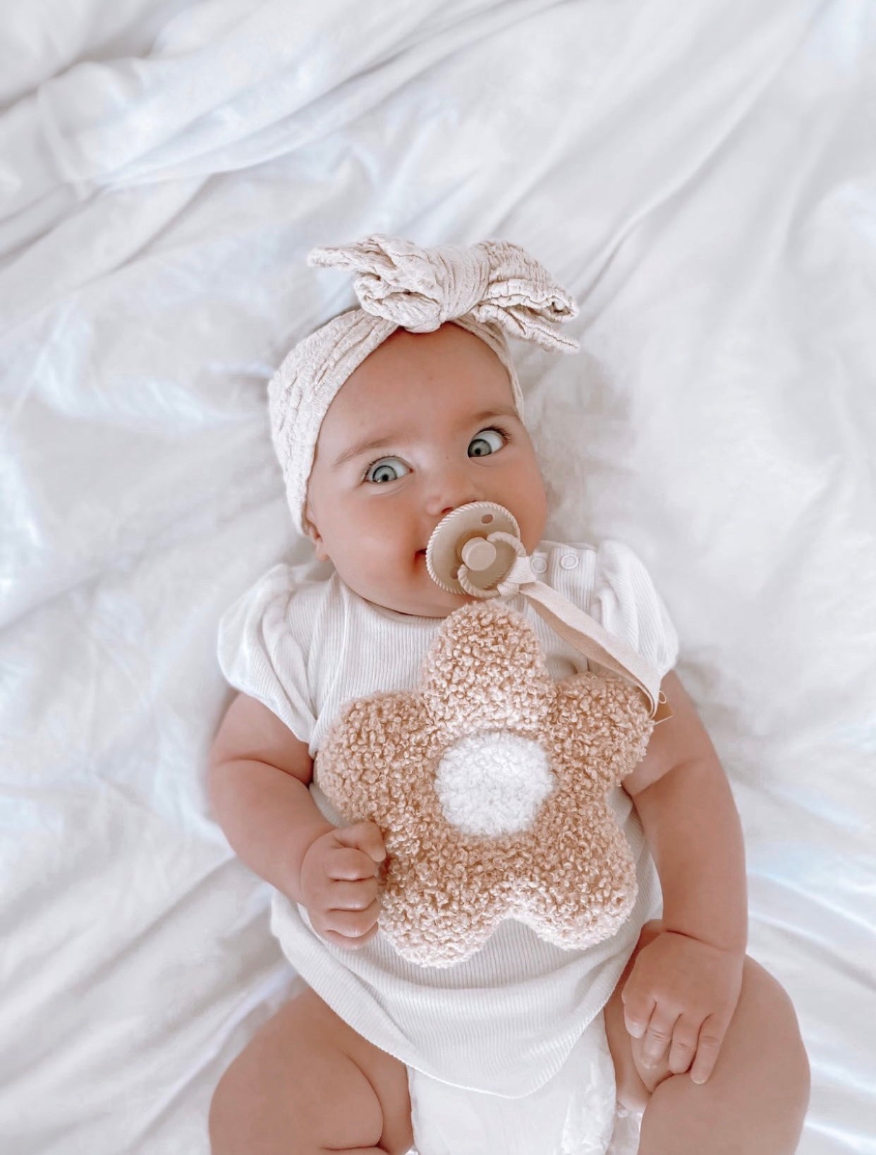 Daisy dummy holder- comforter